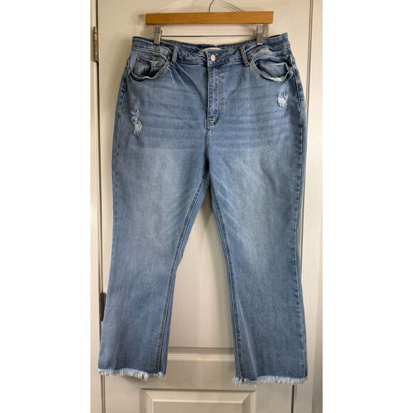 ZENANA Women's Distressed Crop Jeans Stretch Frayed Hem Size 36 - Picture 1 of 11